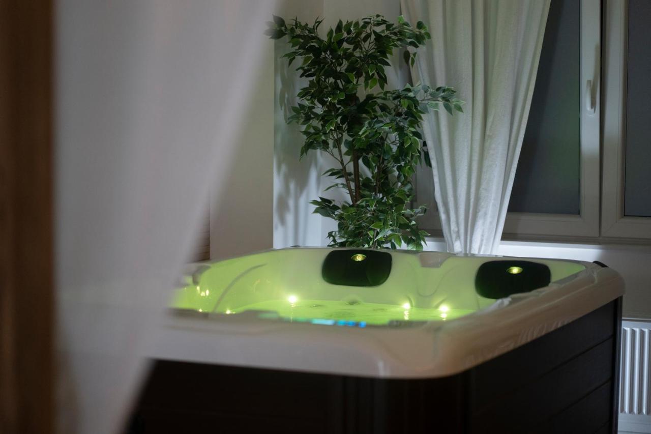 Spa Palawan Prive Avec Jacuzzi Et Sauna Liege Hotel Bagian luar foto